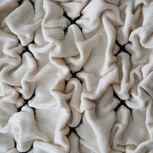 Load image into Gallery viewer, Crumble cushion